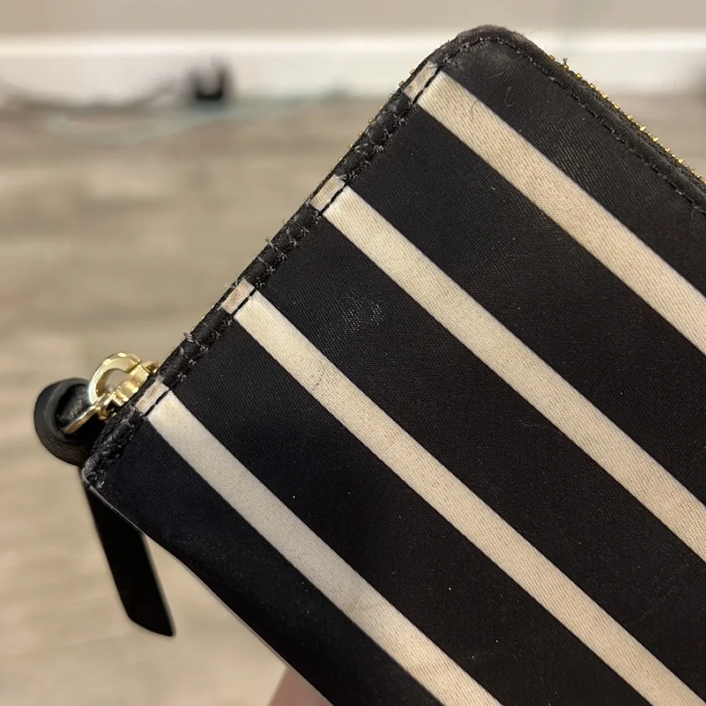 Kate Spade Black White Striped Large Wallet - Picture 4 of 7